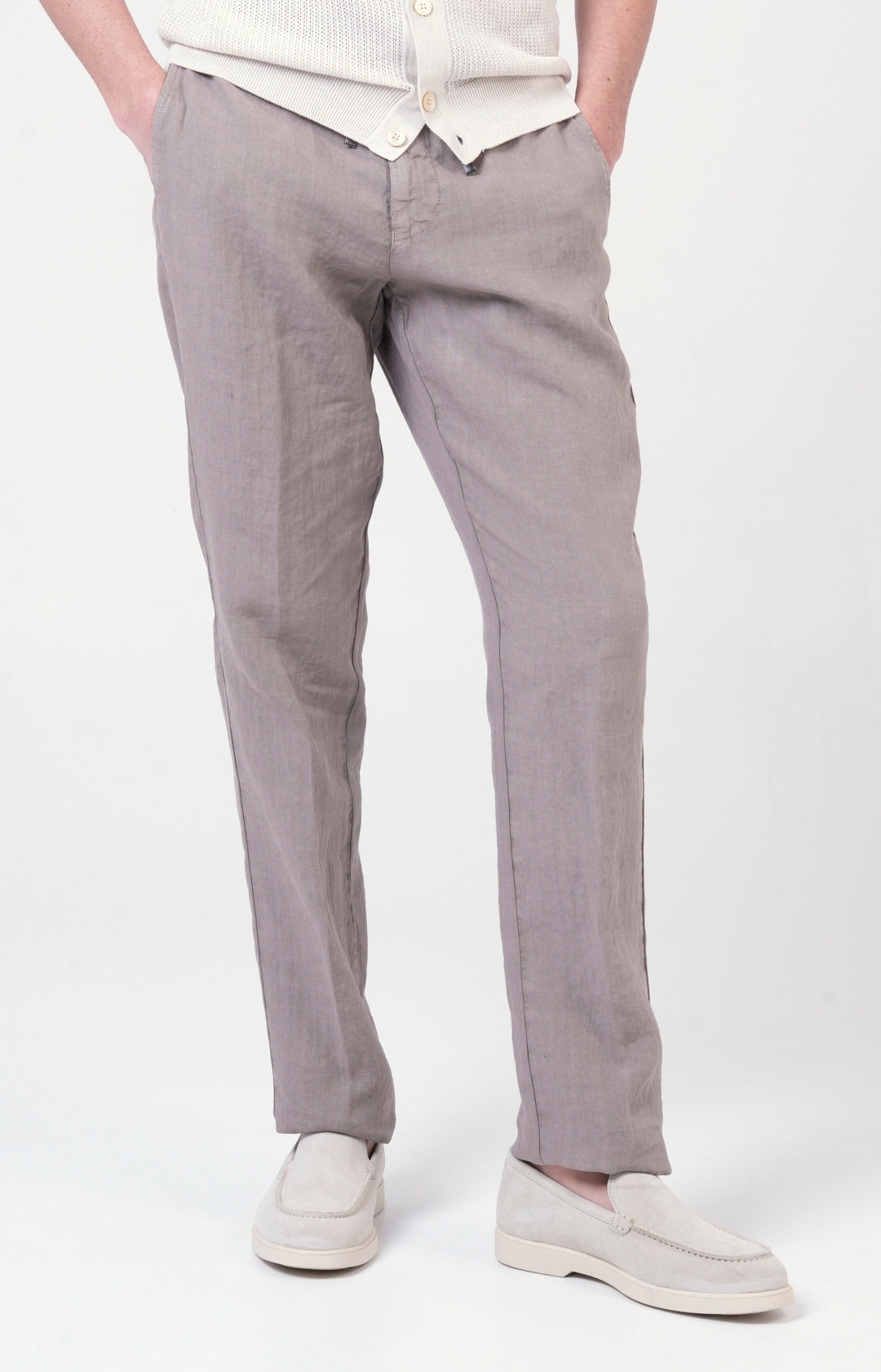 “Leisure Fit” linen trousers
