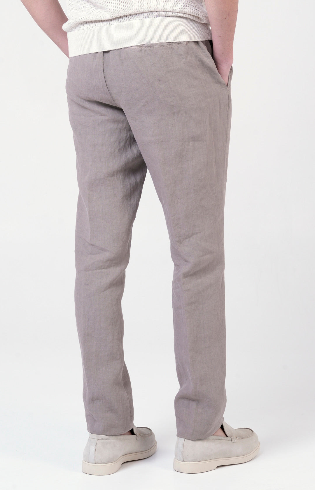 “Leisure Fit” linen trousers