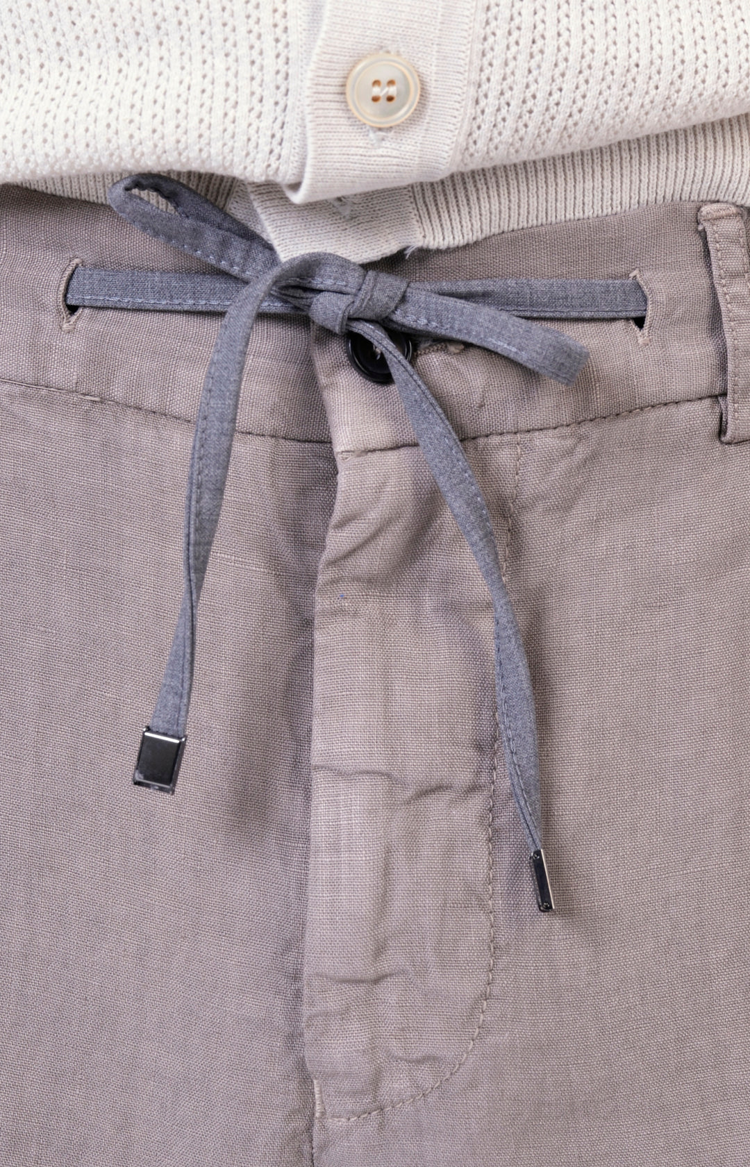 “Leisure Fit” linen trousers