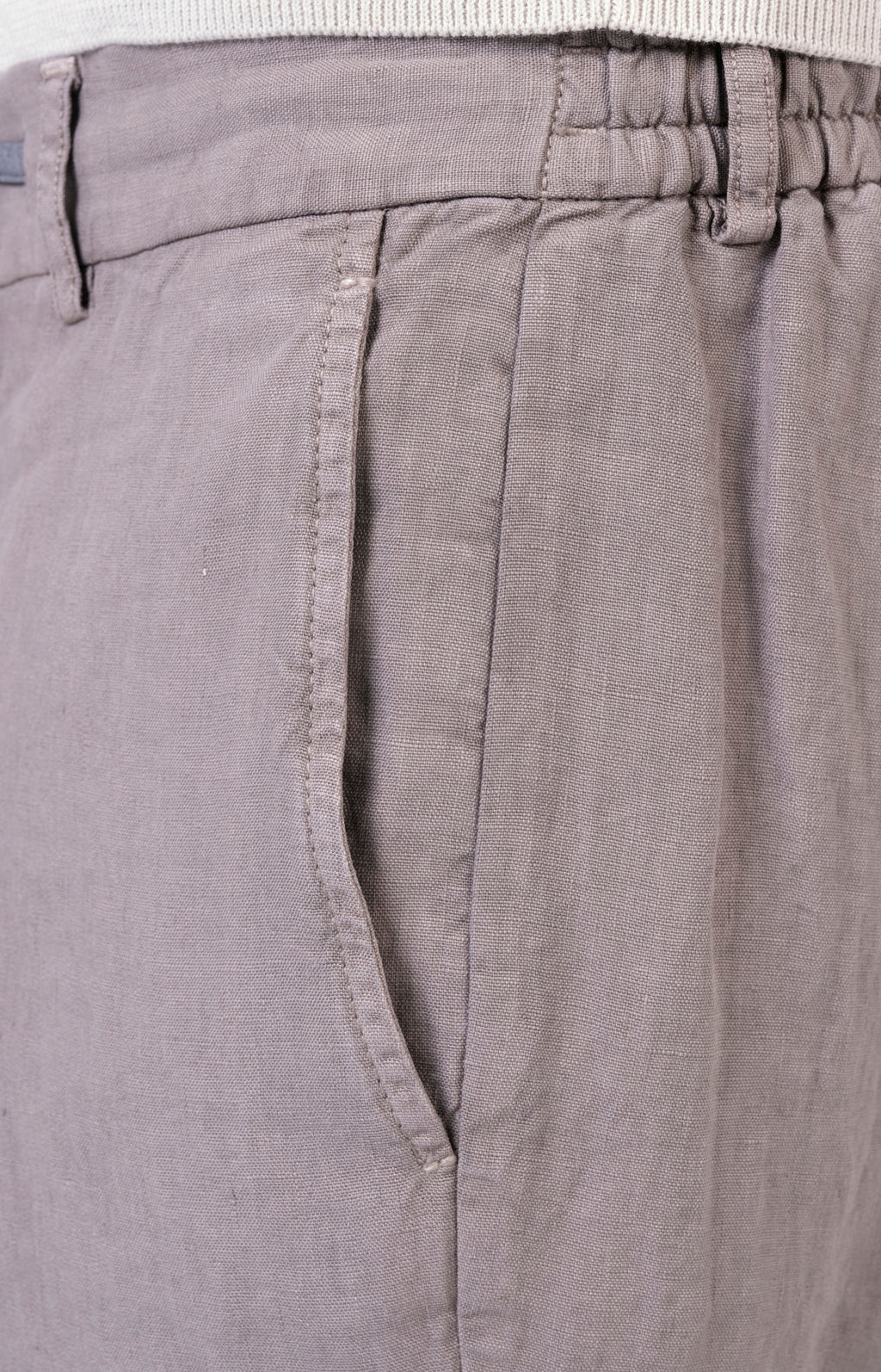 “Leisure Fit” linen trousers