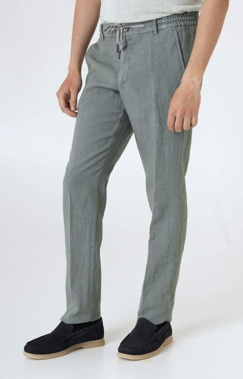 “Leisure Fit” linen trousers