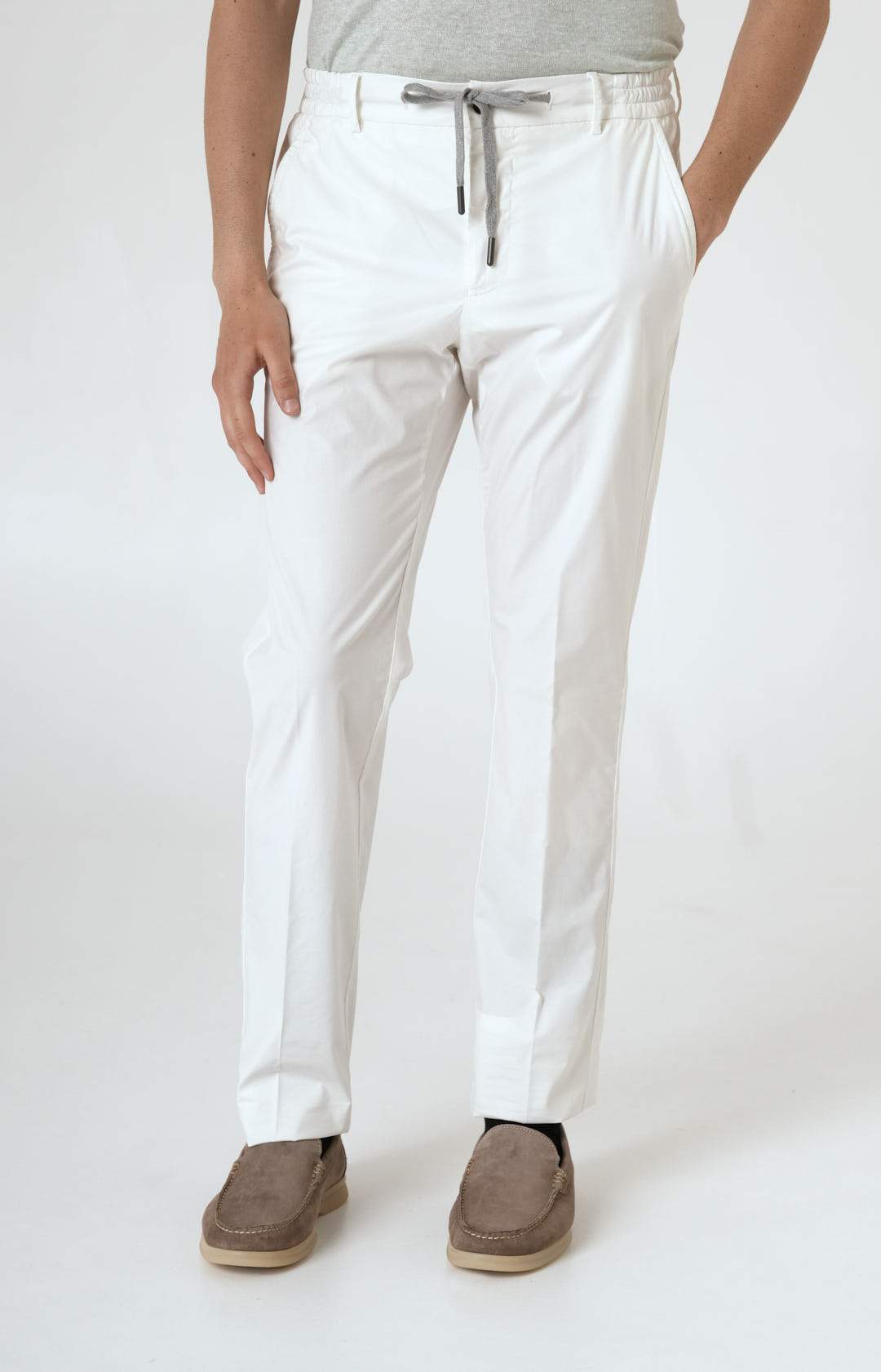 Pantalone "Leisure Fit" in cotone stretch ultra-light