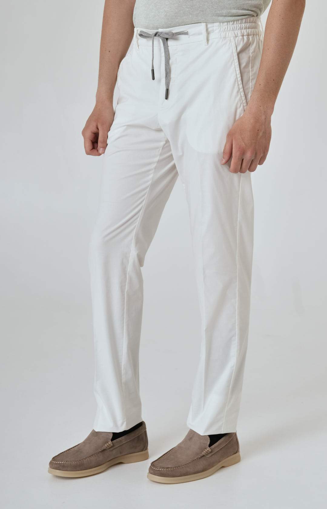 Pantalone "Leisure Fit" in cotone stretch ultra-light
