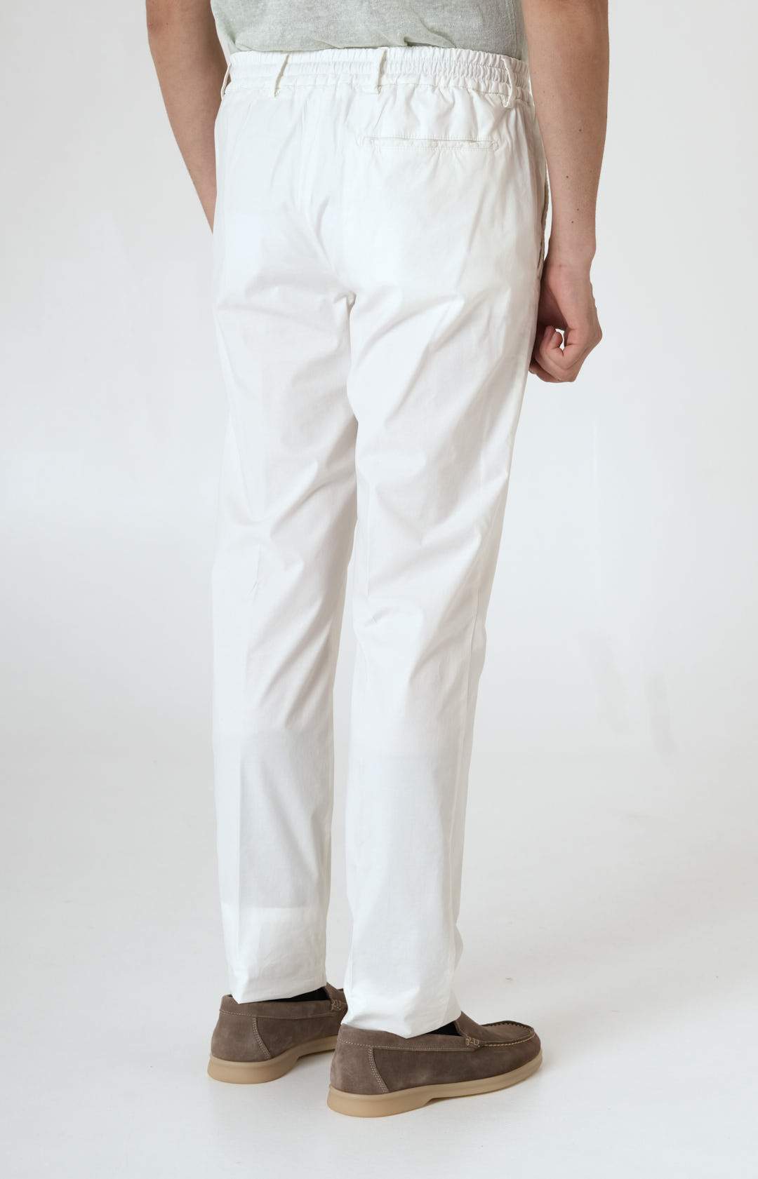 Pantalone "Leisure Fit" in cotone stretch ultra-light