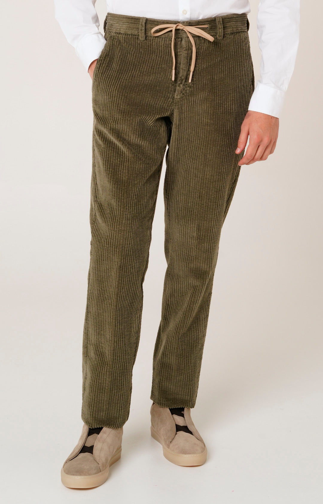"Leisure Fit" trousers in stretch velvet