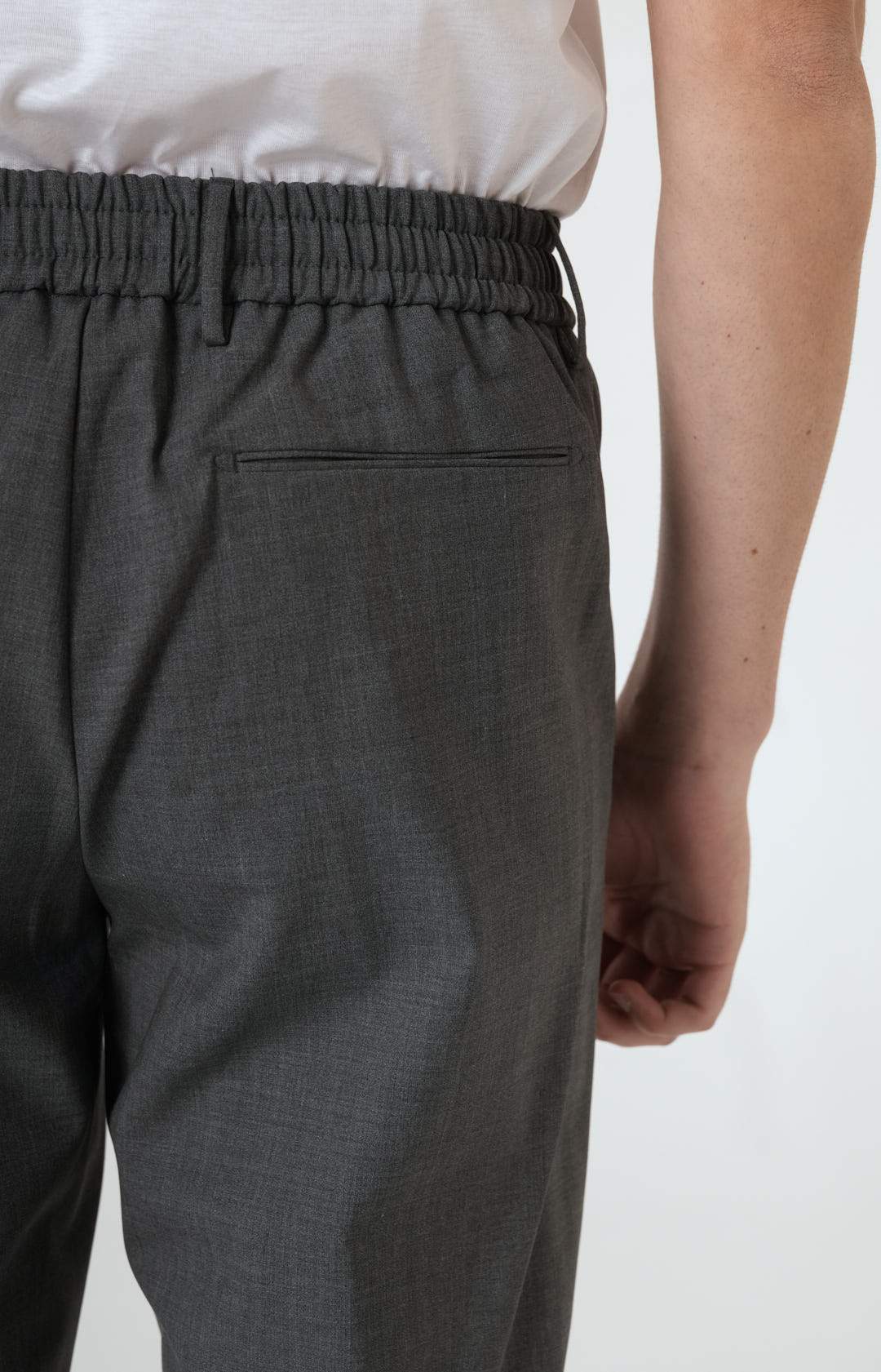 Pantalone "Leisure Fit" in lana stretch ultra-light