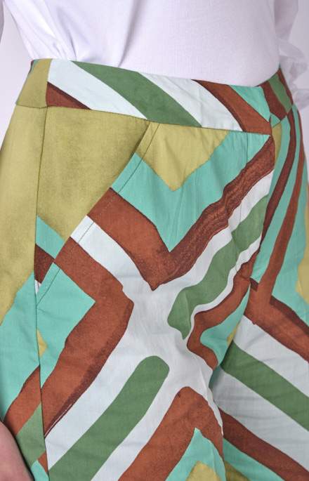 Pantalone gamba larga con fantasia geometrica_COL_483_05