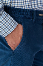 Pantalone "Leisure Fit" in velluto stretch