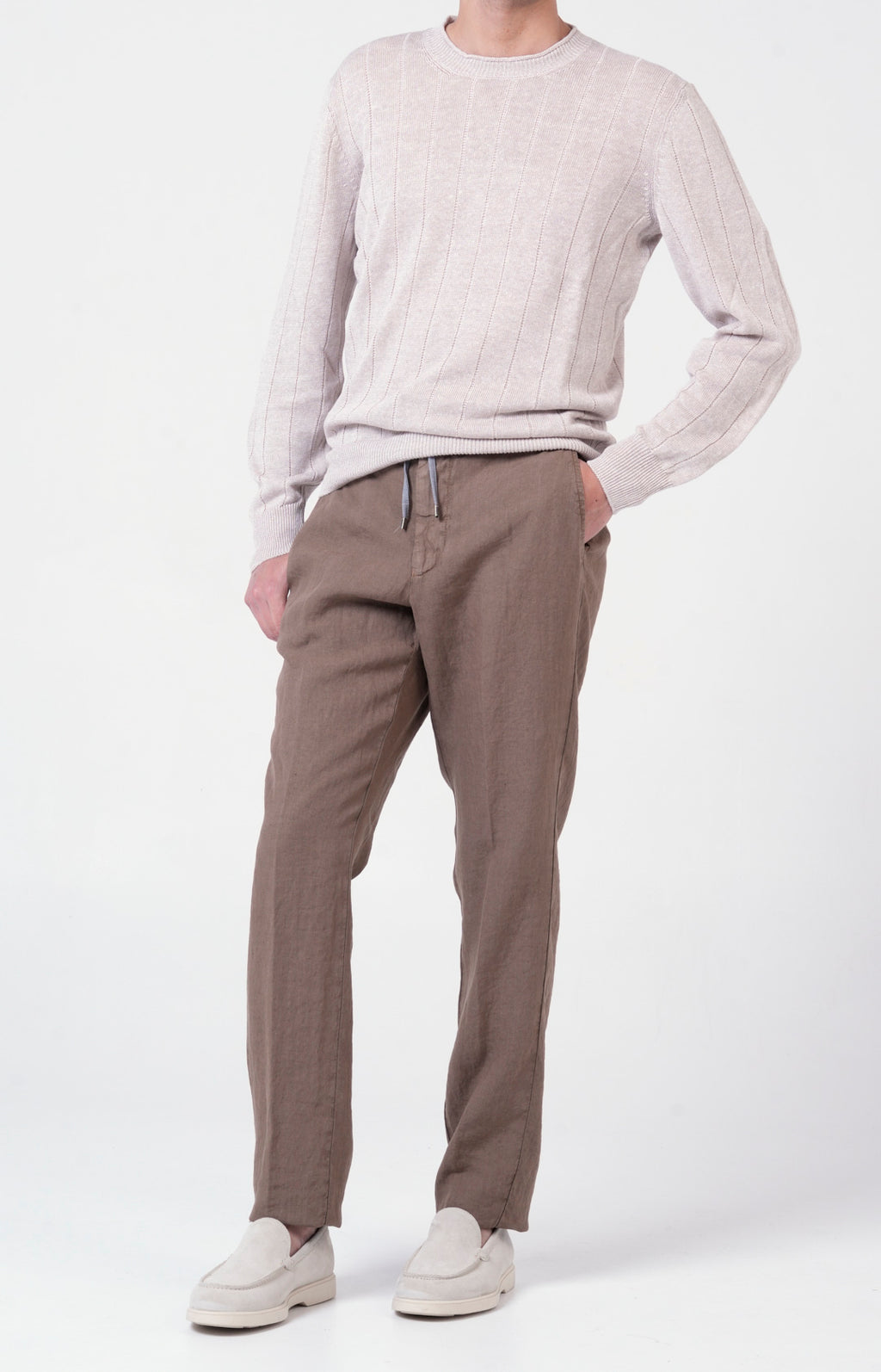 “Leisure Fit” linen trousers