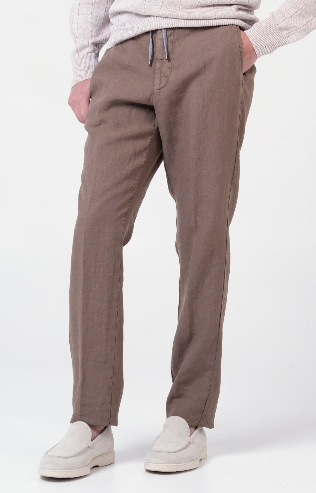 “Leisure Fit” linen trousers