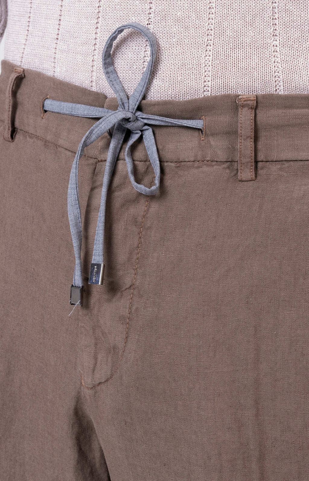 “Leisure Fit” linen trousers