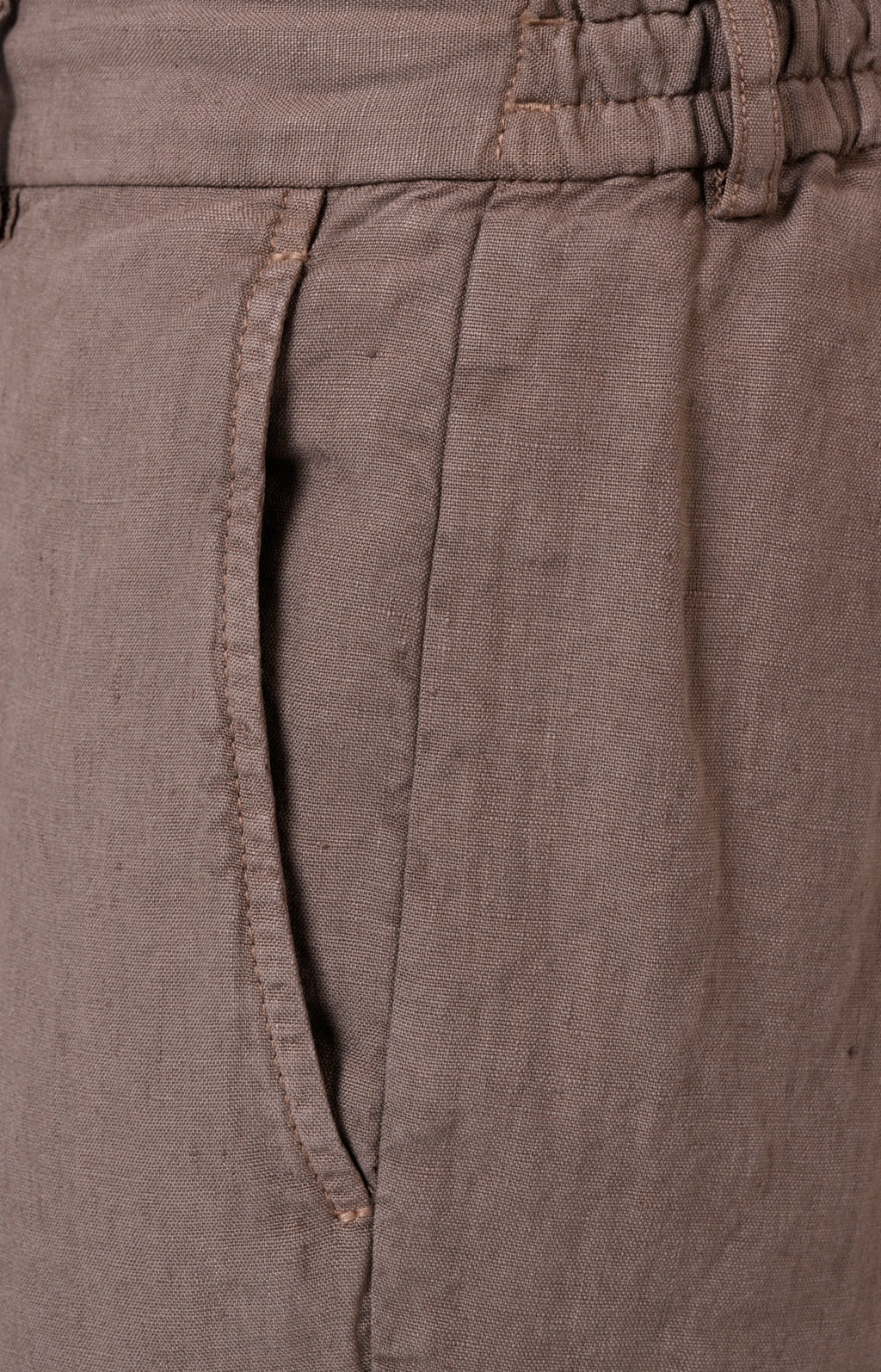 “Leisure Fit” linen trousers