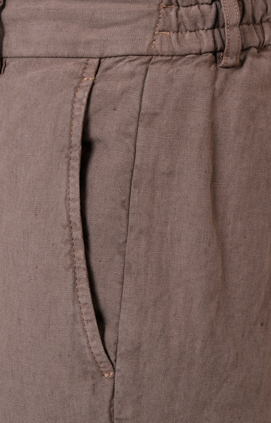 “Leisure Fit” linen trousers
