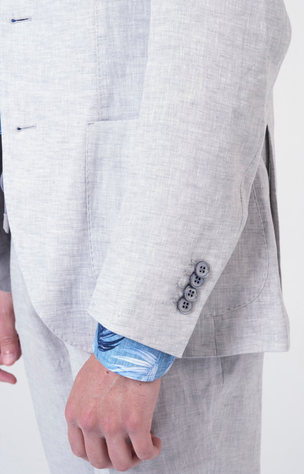 Linen suit with "leisure fit" trousers