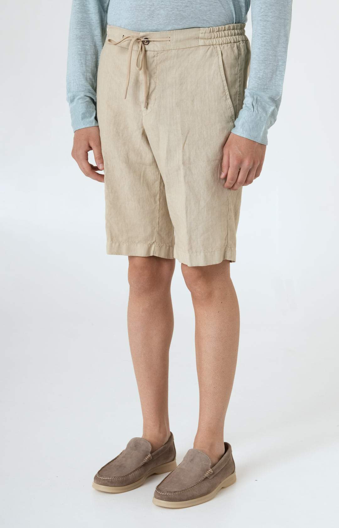 “Leisure fit” linen Bermuda shorts