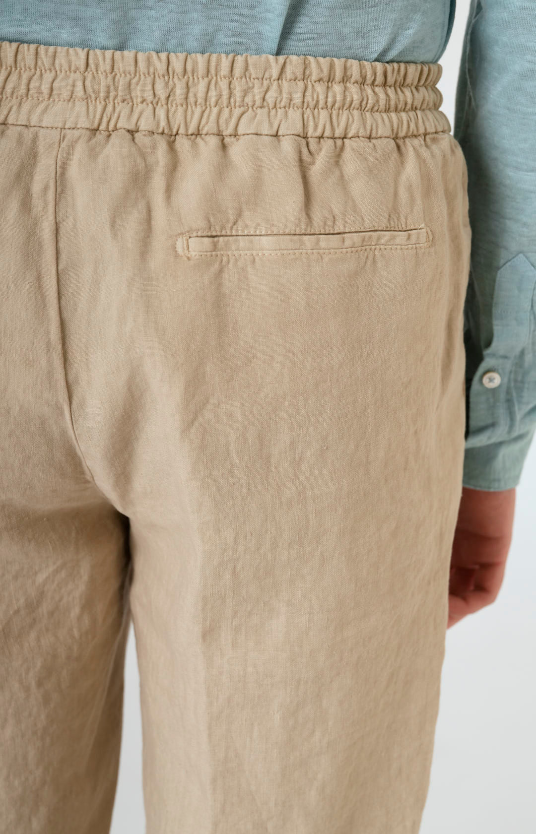 “Leisure fit” linen Bermuda shorts