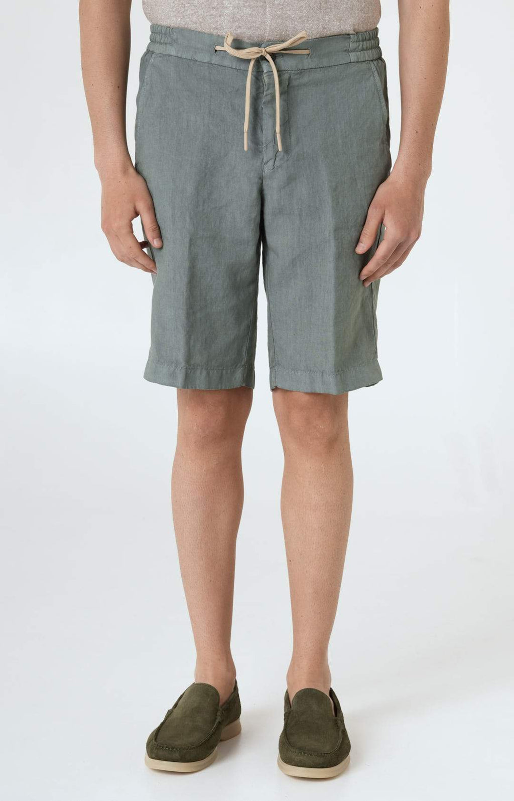 “Leisure fit” linen Bermuda shorts