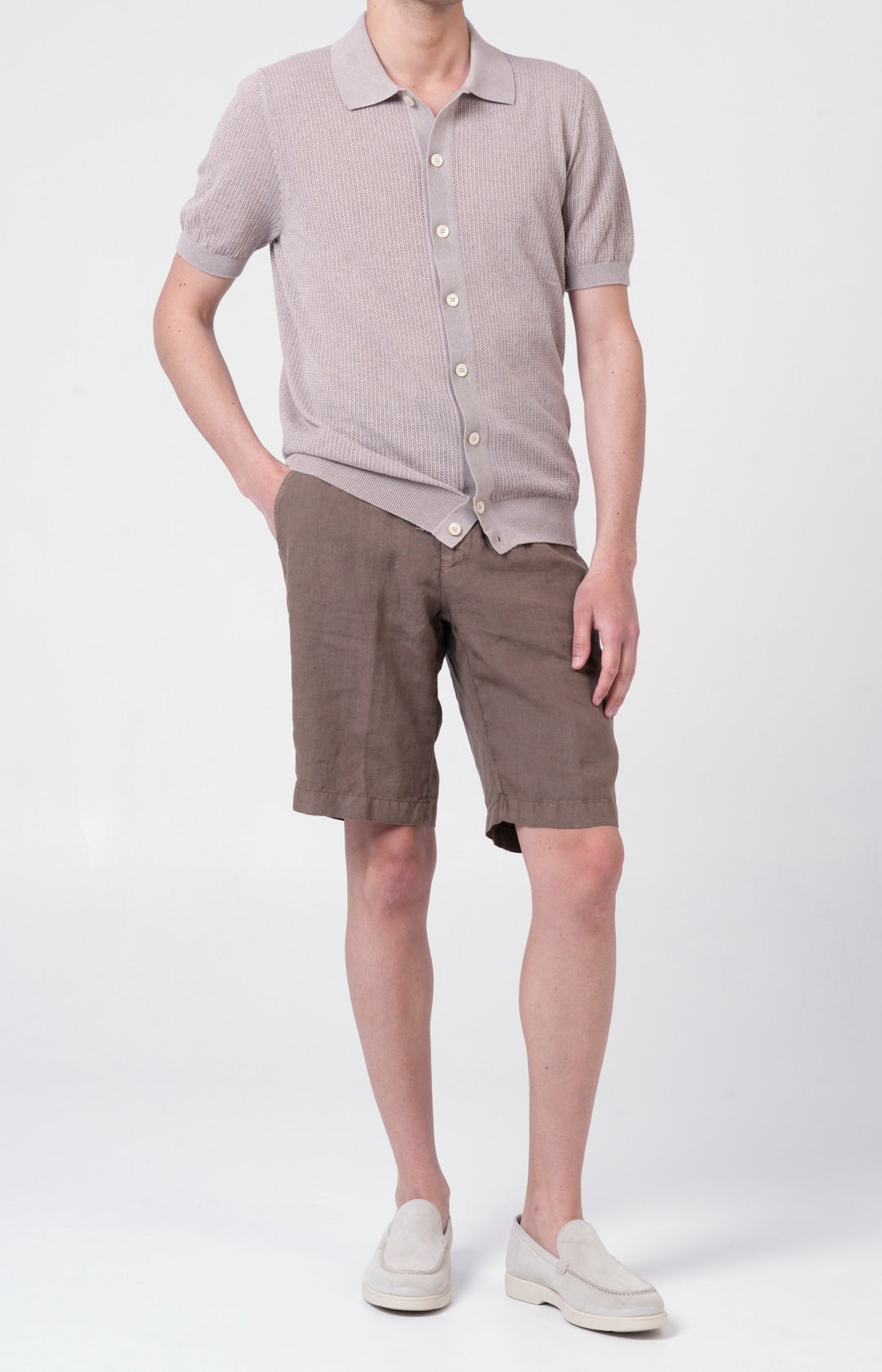 “Leisure fit” linen Bermuda shorts