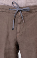 “Leisure fit” linen Bermuda shorts