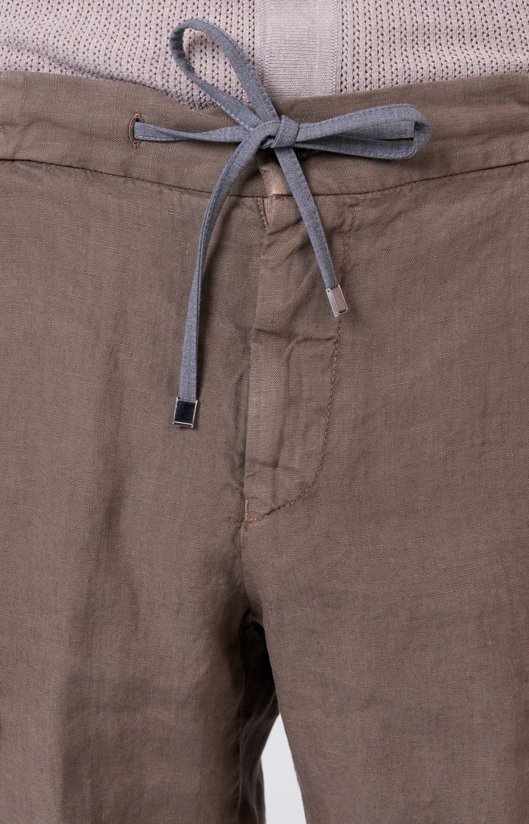 “Leisure fit” linen Bermuda shorts