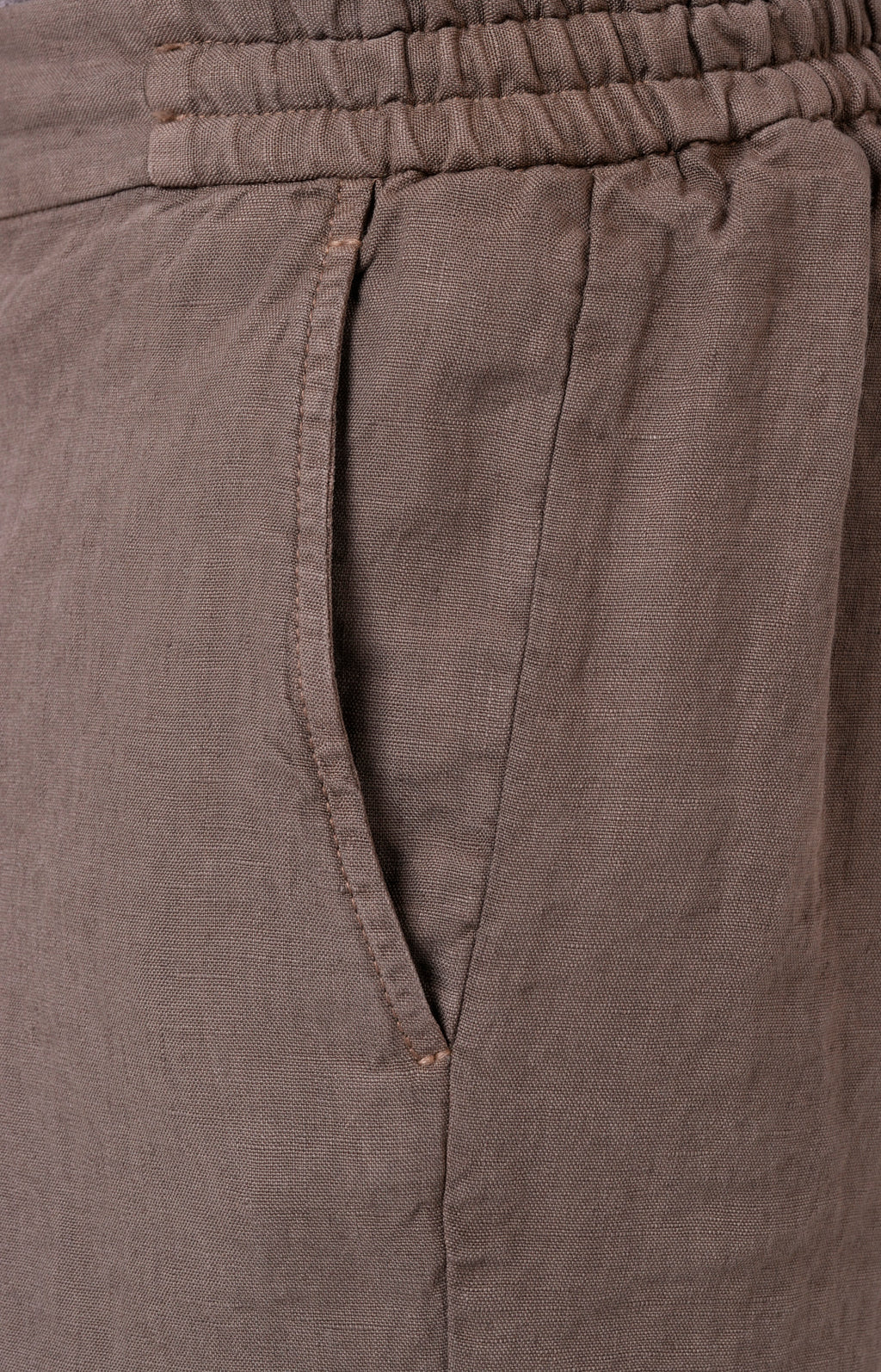 “Leisure fit” linen Bermuda shorts