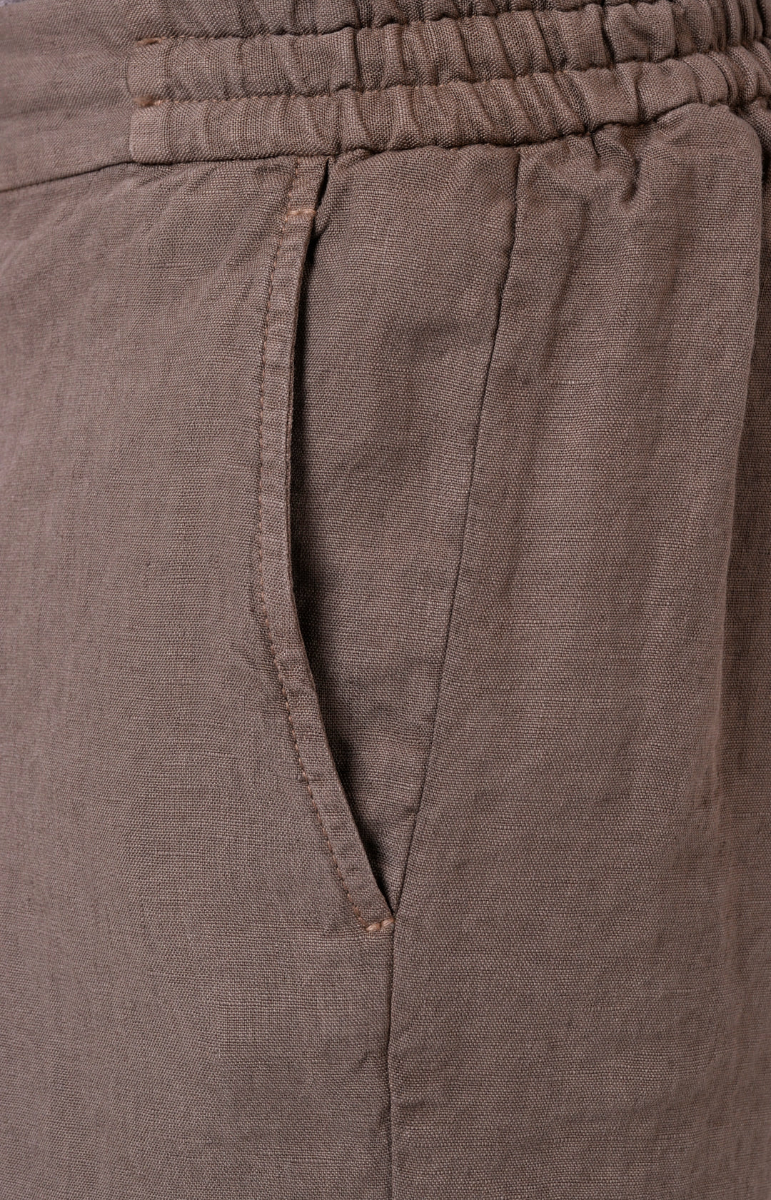 “Leisure fit” linen Bermuda shorts