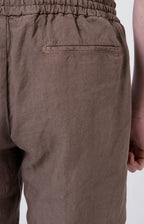 “Leisure fit” linen Bermuda shorts