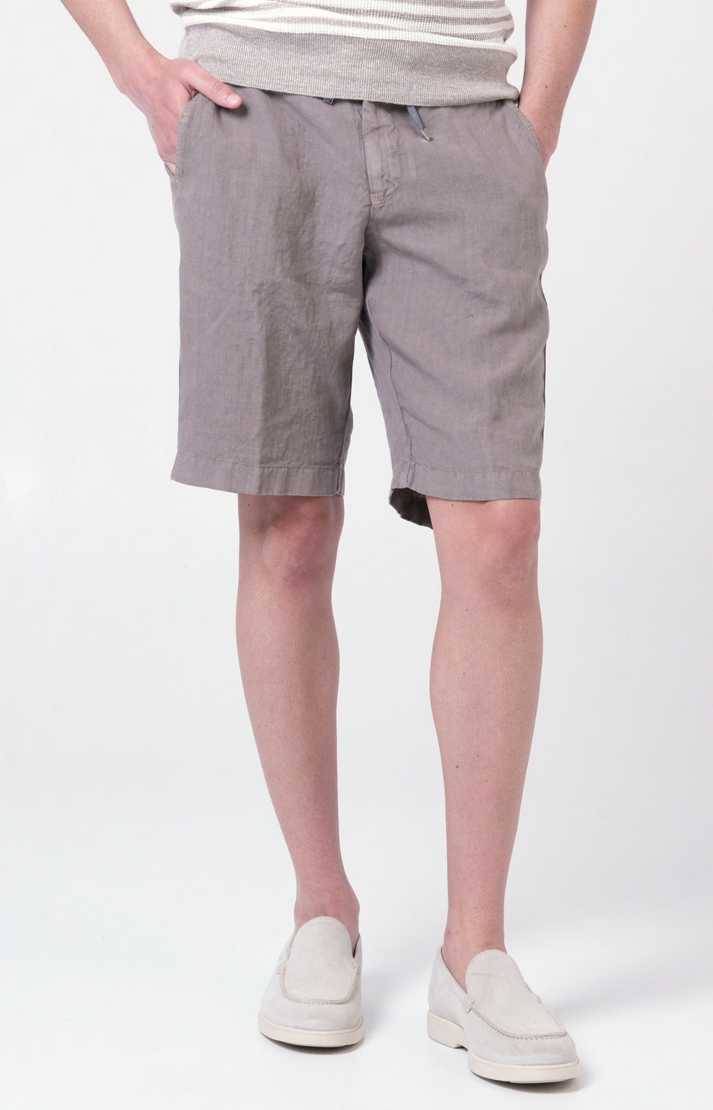“Leisure fit” linen Bermuda shorts