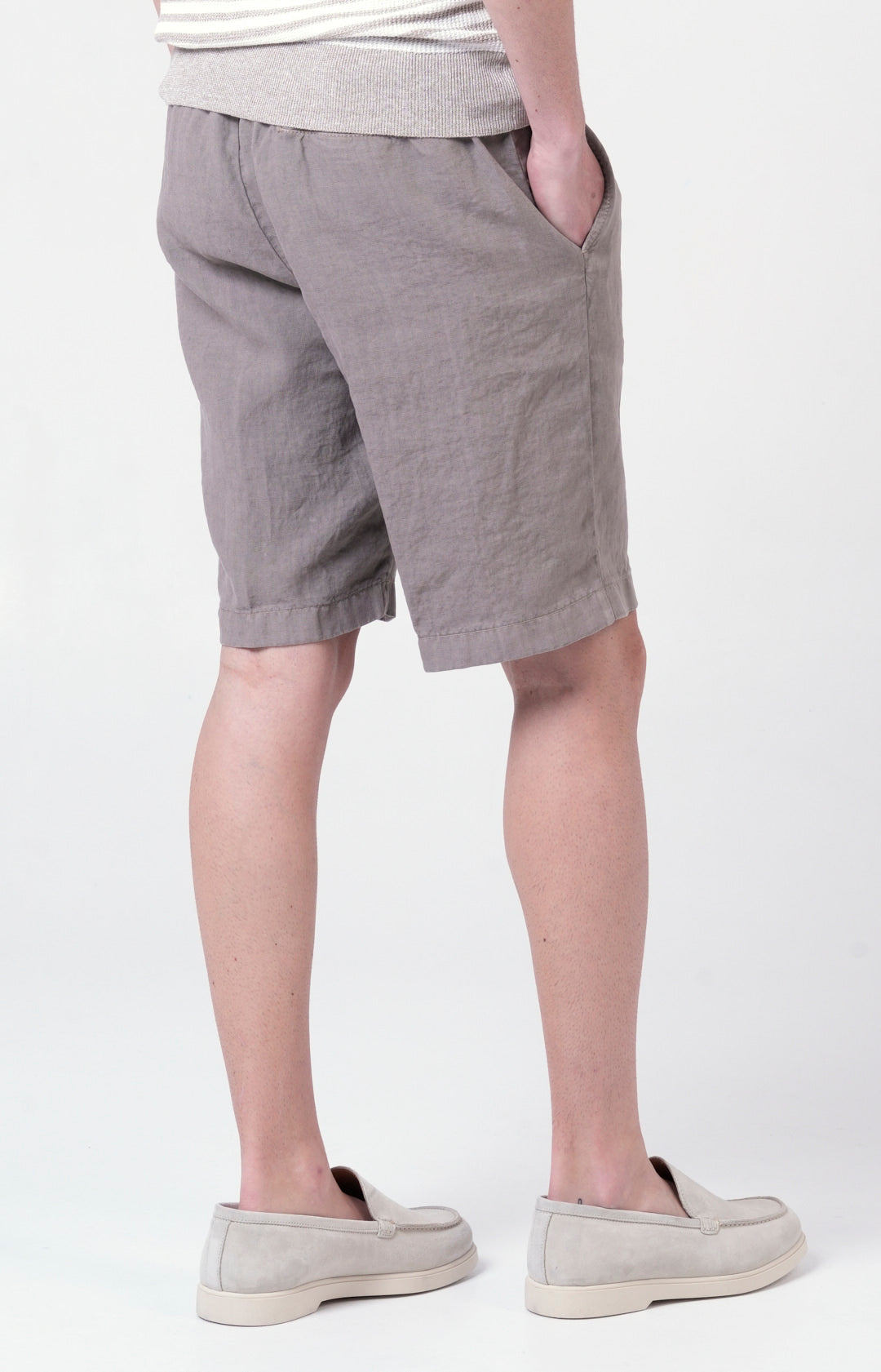 “Leisure fit” linen Bermuda shorts