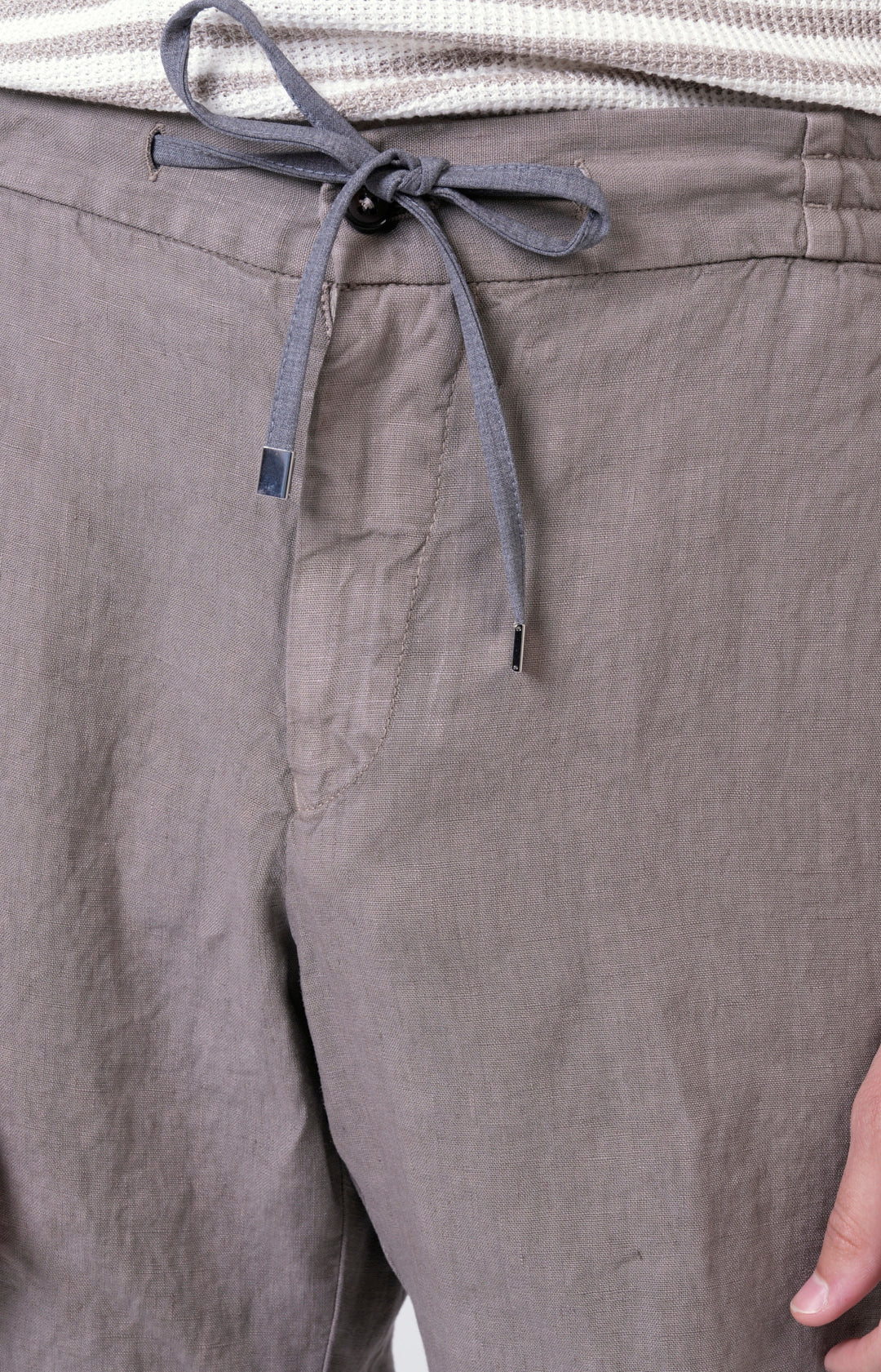 “Leisure fit” linen Bermuda shorts