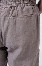 “Leisure fit” linen Bermuda shorts