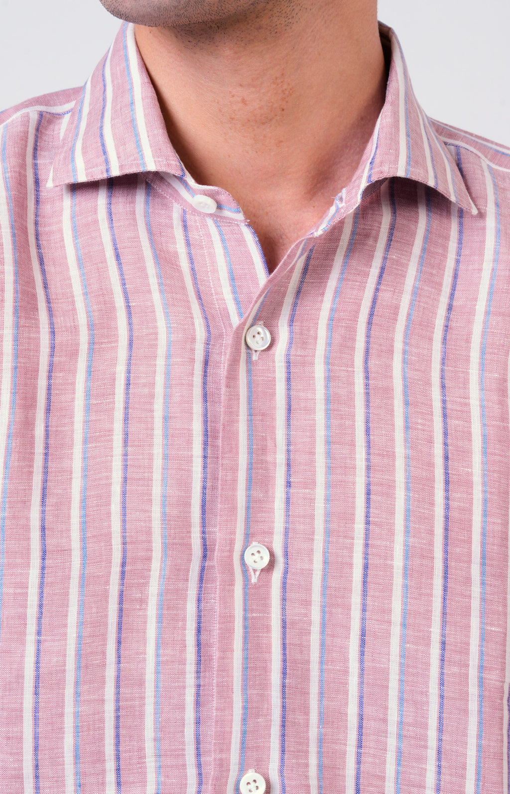Camicia in lino rigato con collo francese