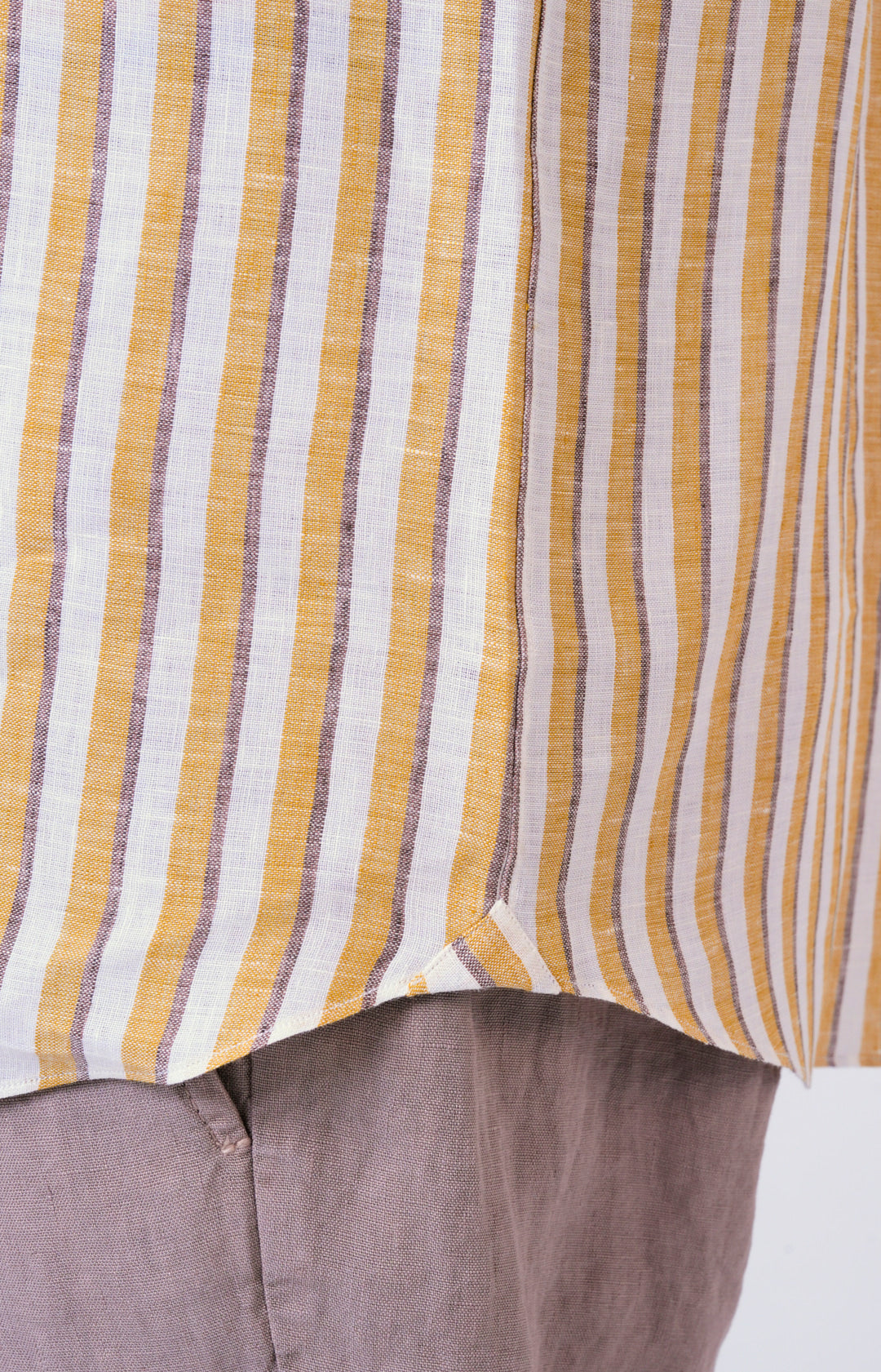 Camicia in lino rigato con collo francese