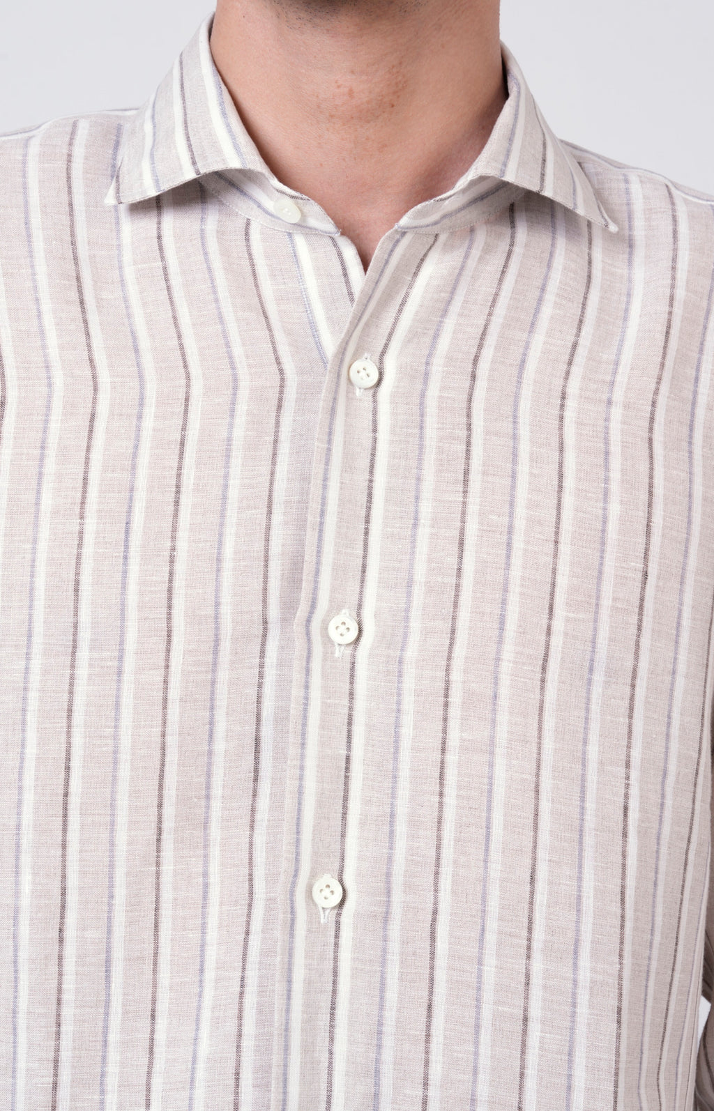 Camicia in lino rigato con collo francese