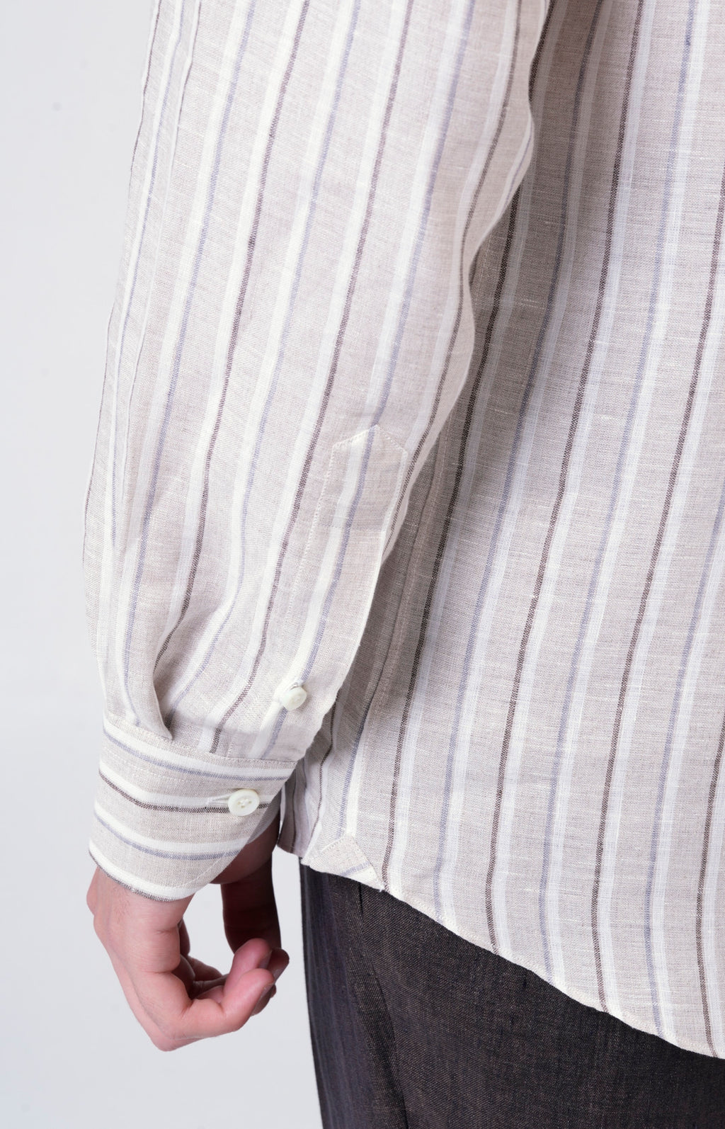 Camicia in lino rigato con collo francese