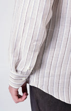 Camicia in lino rigato con collo francese