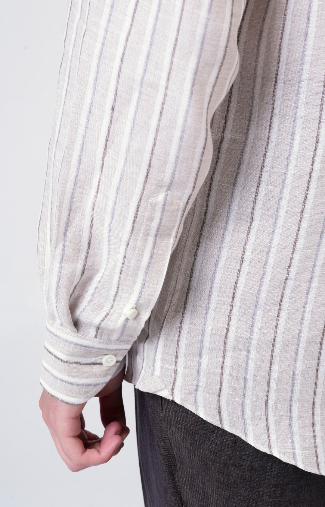 Camicia in lino rigato con collo francese