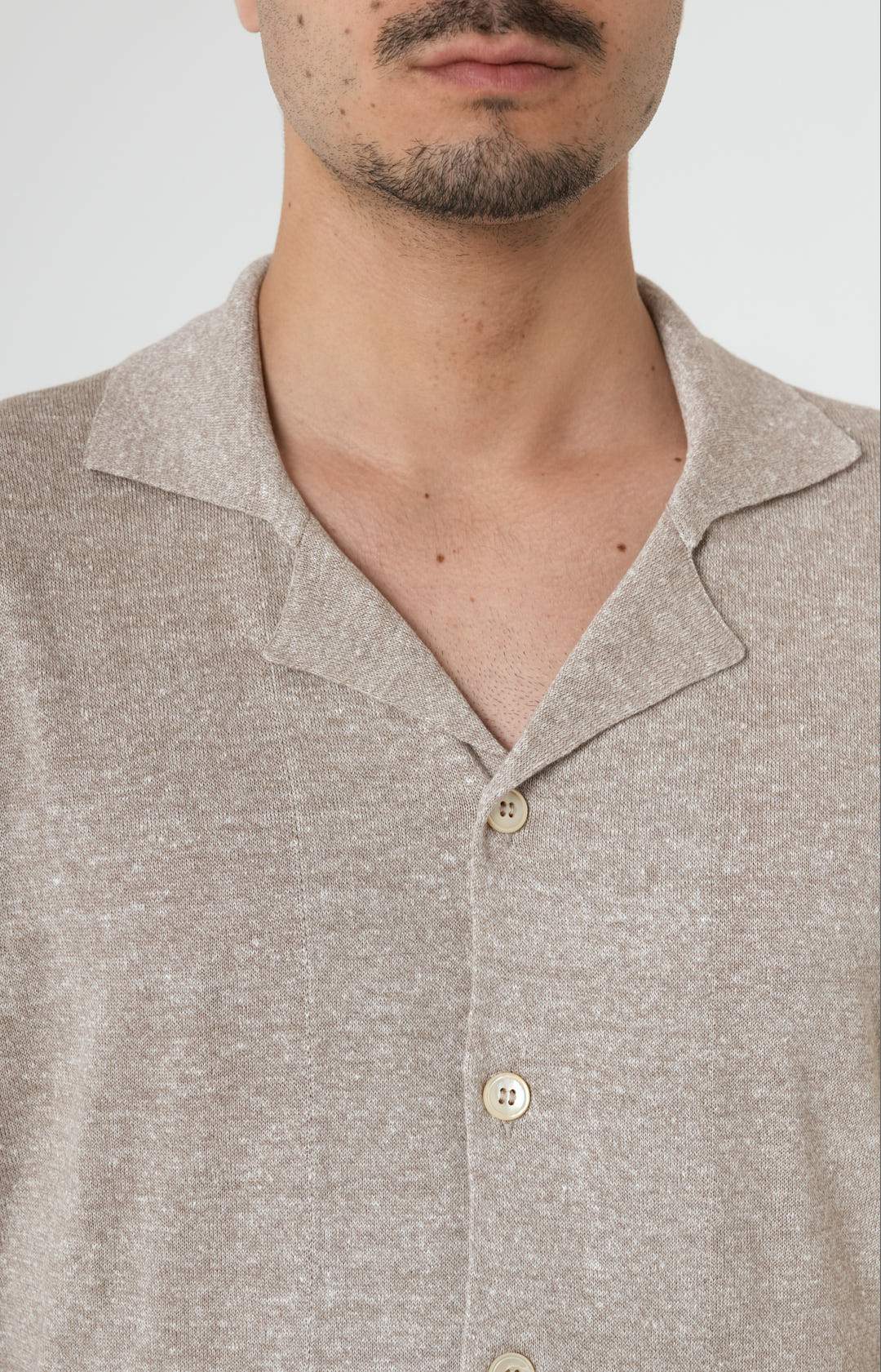 Short-sleeved shirt in linen and cotton knit