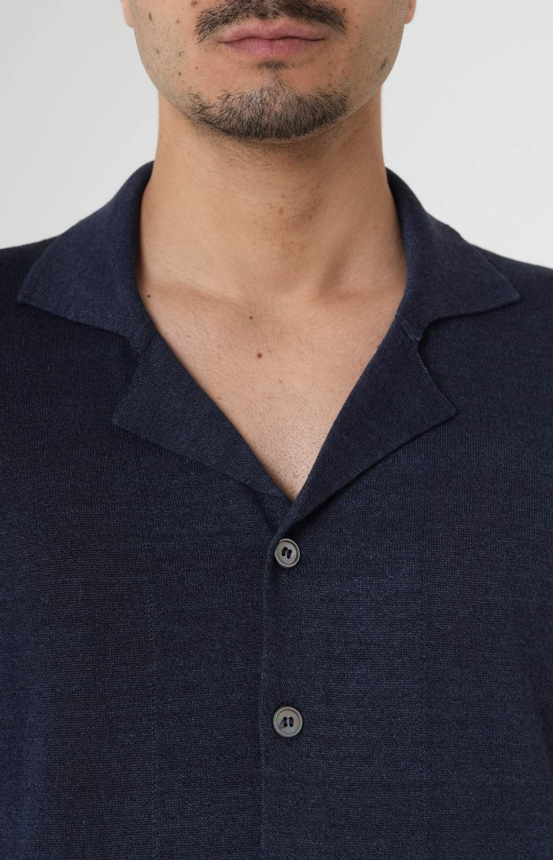 Short-sleeved shirt in linen and cotton knit