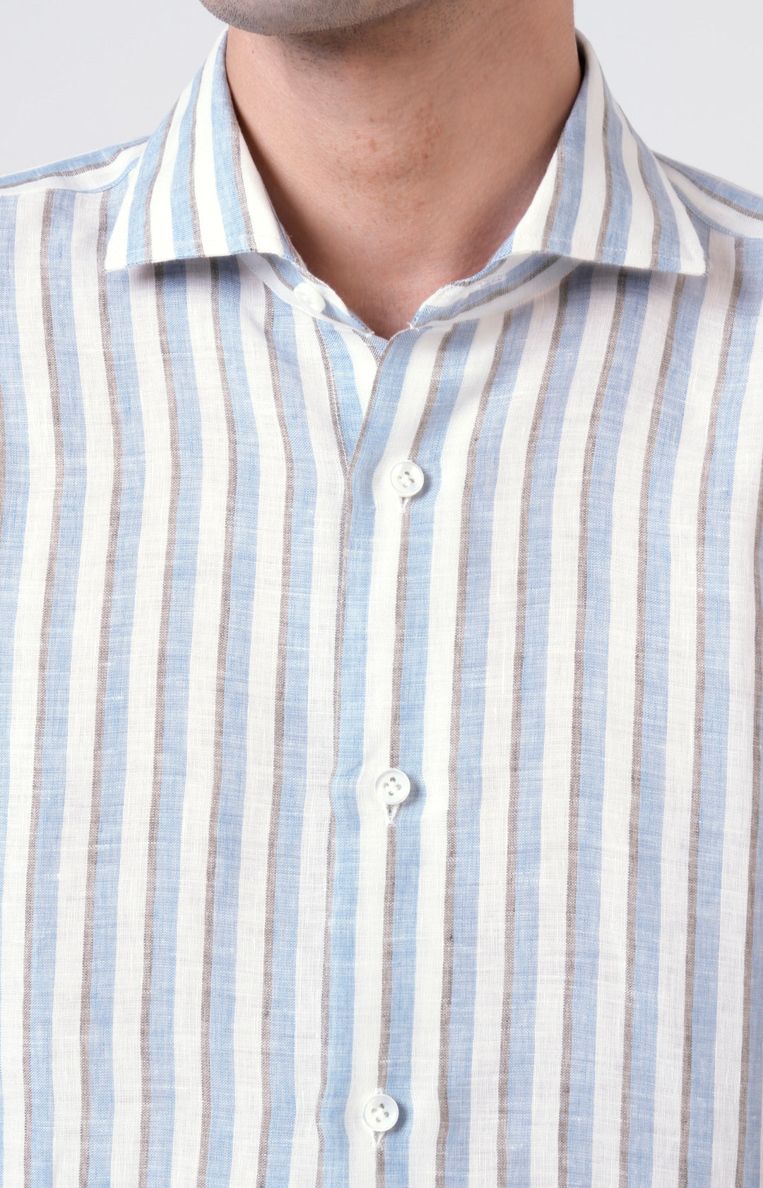 Camicia in lino rigato con collo francese