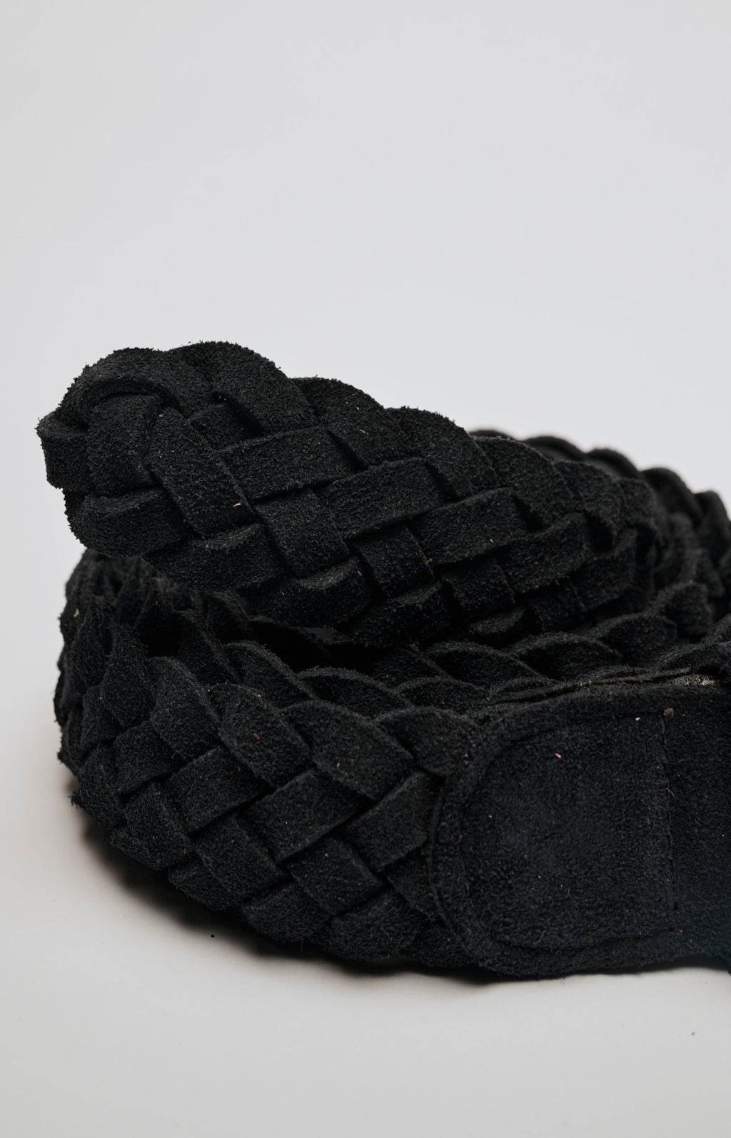 Cintura intrecciata in pelle scamosciata