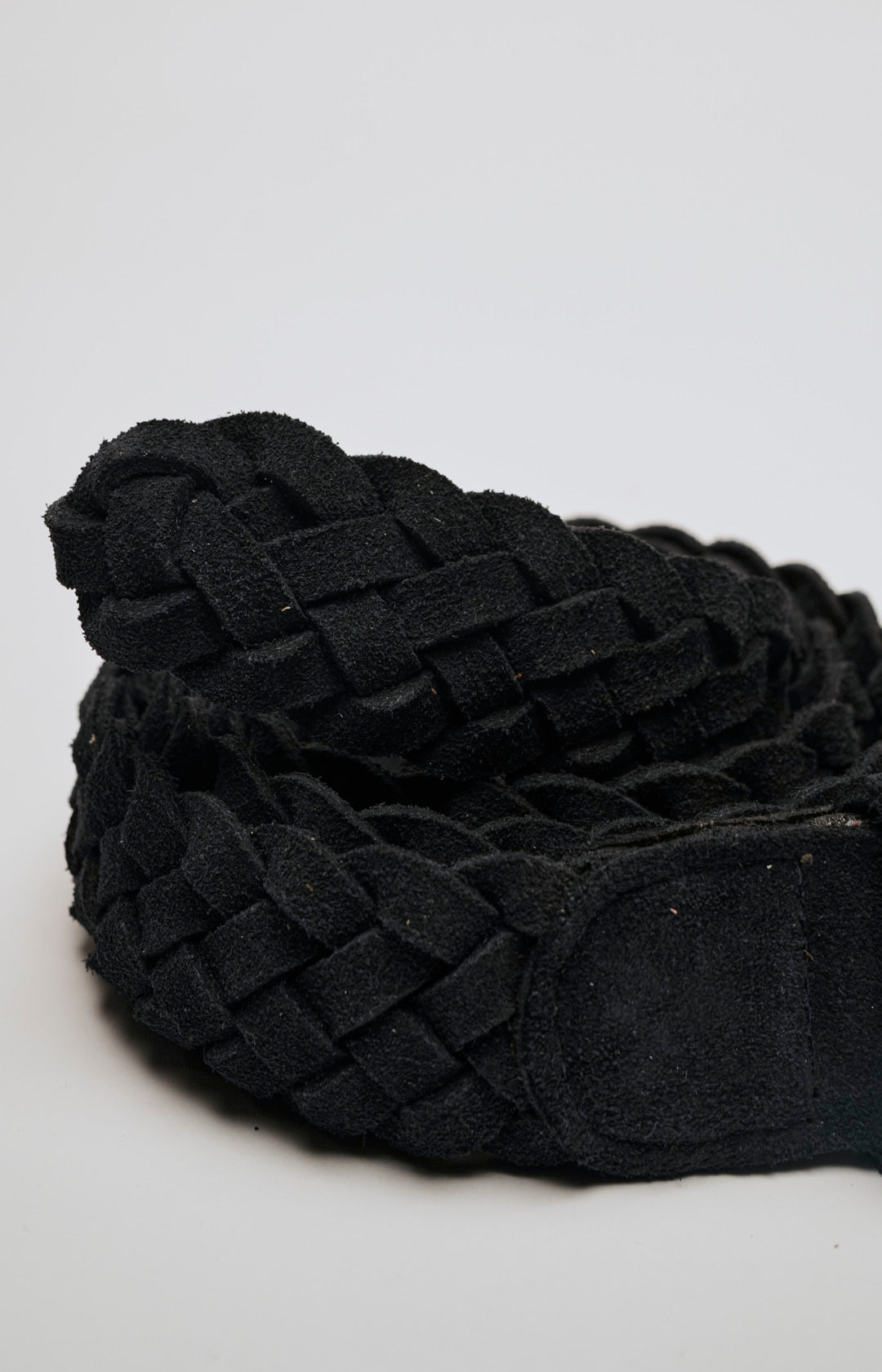 Cintura intrecciata in pelle scamosciata