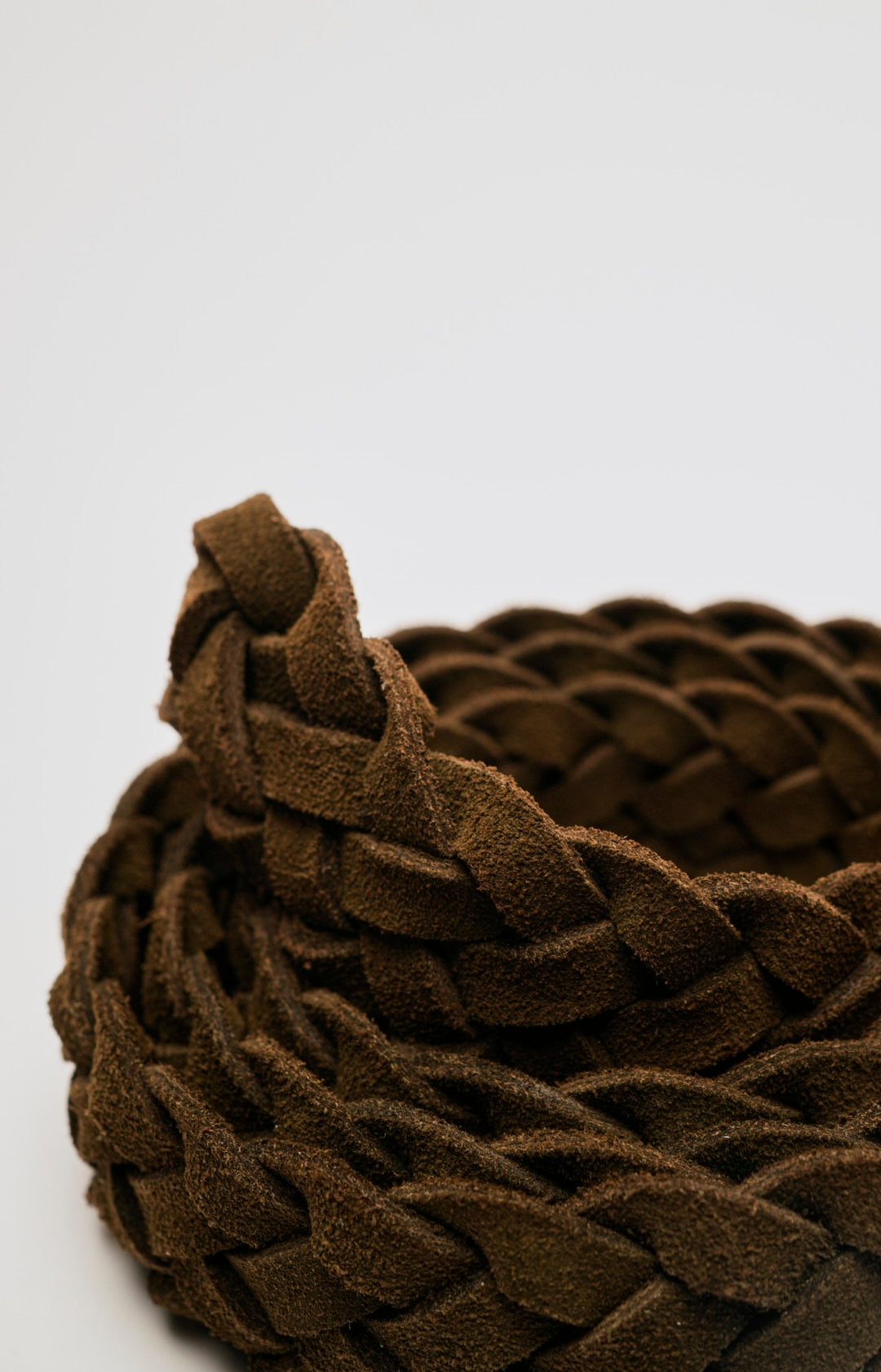 Cintura intrecciata in pelle scamosciata