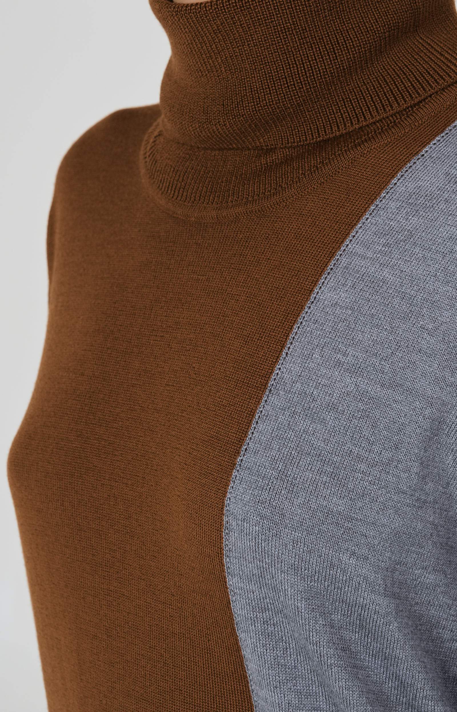 Tricolor wool turtleneck