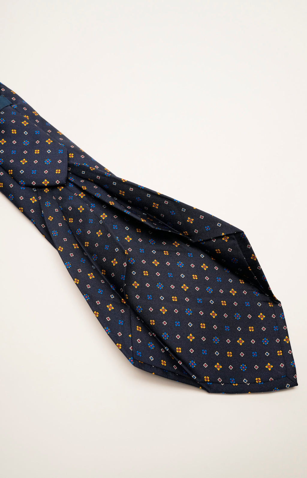 Seven-fold silk tailored tie
