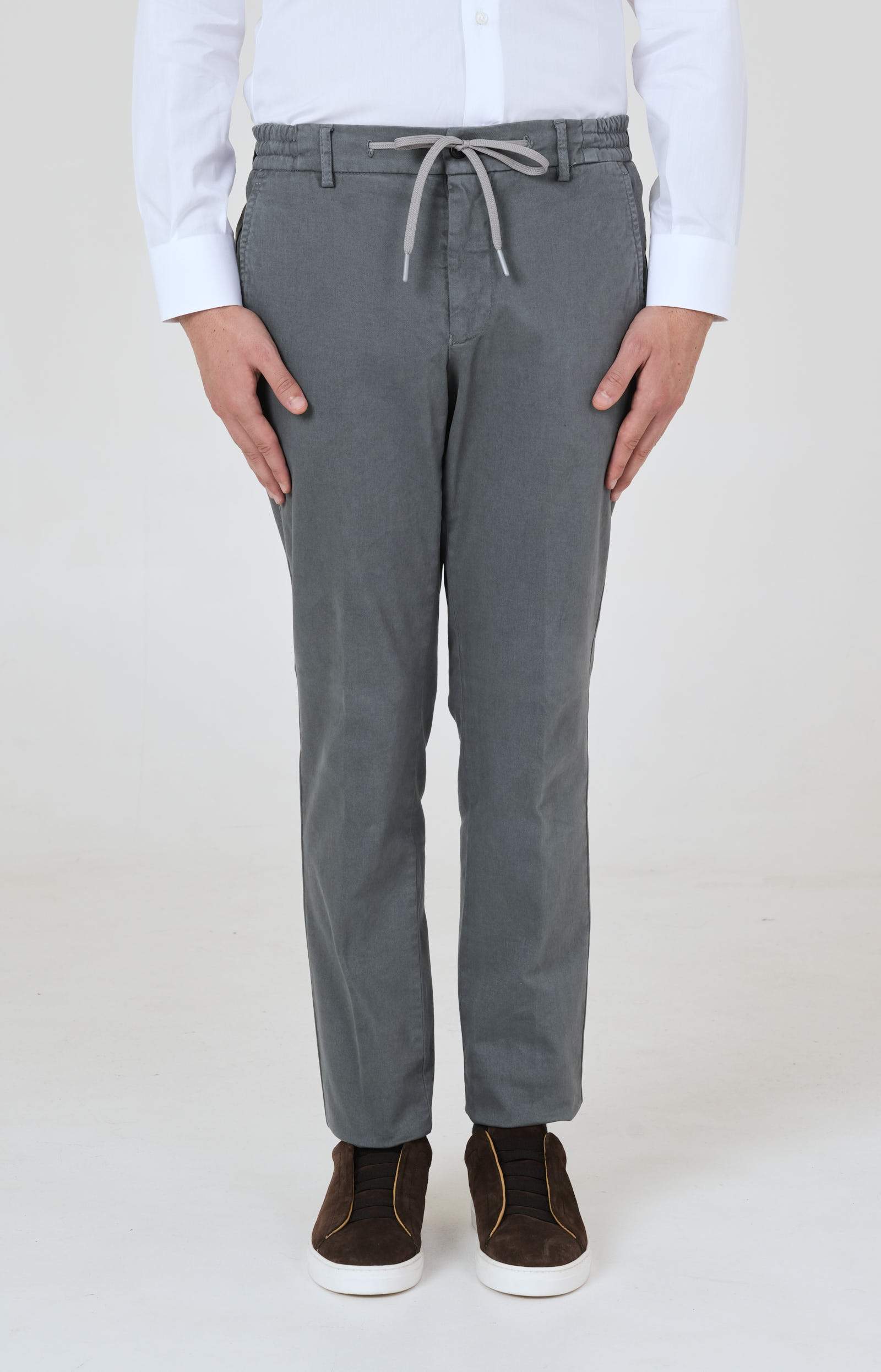 pantalone_leisurFit_Xgab_col497_grigio_2