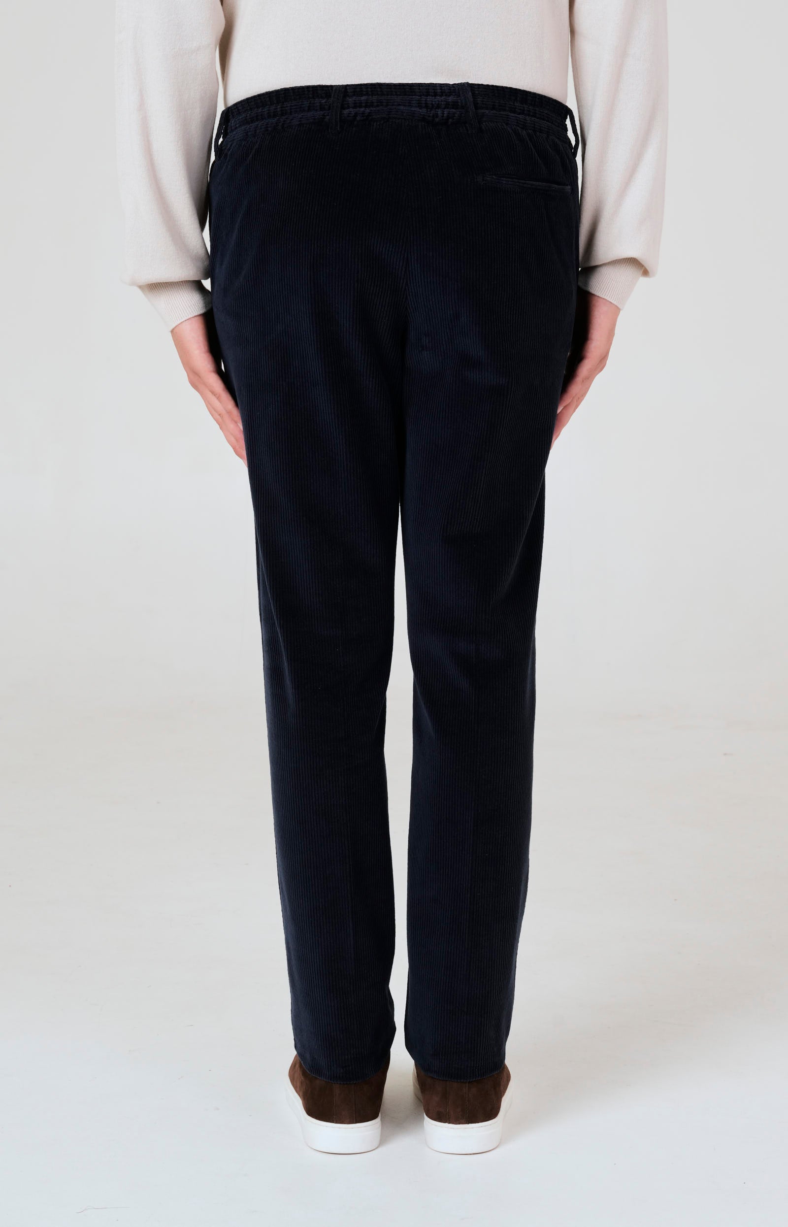 "Leisure Fit" trousers in stretch velvet