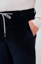 Pantalone "Leisure Fit" in velluto stretch