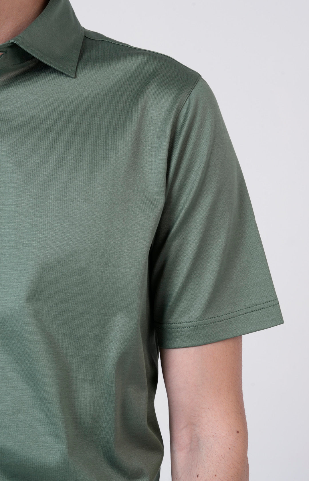 Short-sleeved polo shirt in ultra-light Scottish yarn