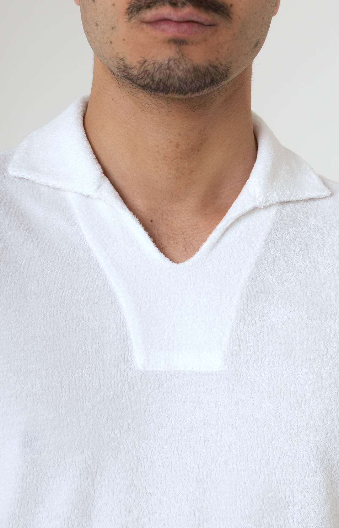Short-sleeved terry polo shirt with open neck